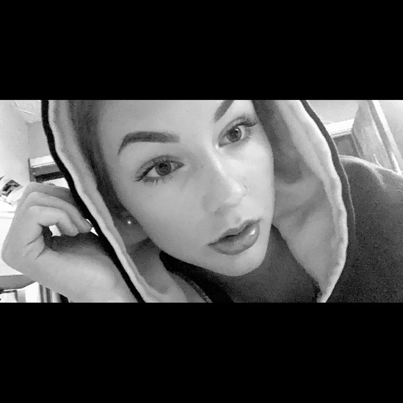 Meet your Posher, Ally - Picture 1 of 1